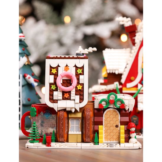 Toy Shop Gingerbread House Brick Building Set